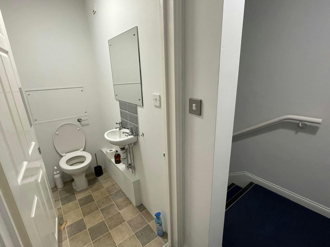 8 Tanners Yard, London Road, Bagshot, GU19 5HD