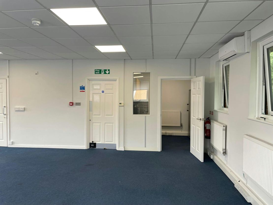 8 Tanners Yard, London Road, Bagshot, GU19 5HD