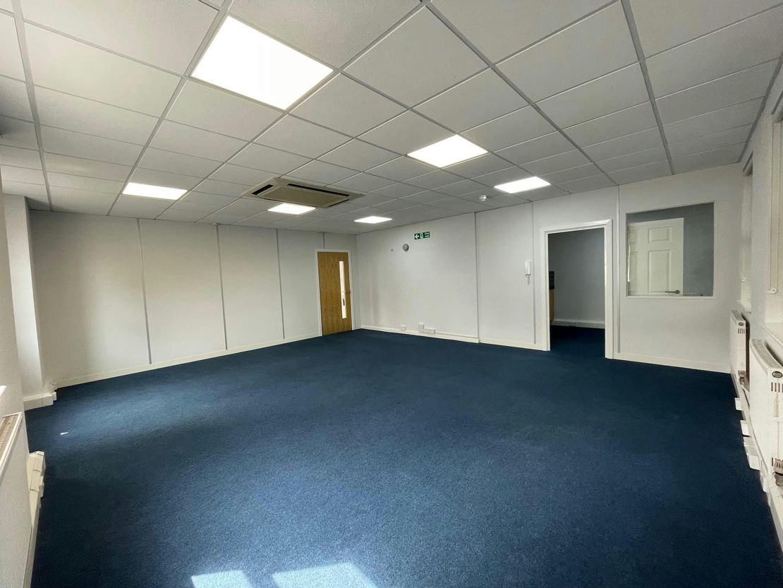 8 Tanners Yard, London Road, Bagshot, GU19 5HD