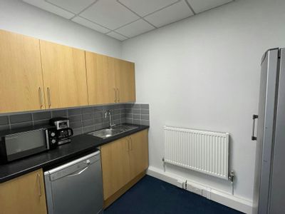 Property Image for 8 Tanners Yard, London Road, Bagshot, GU19 5HD