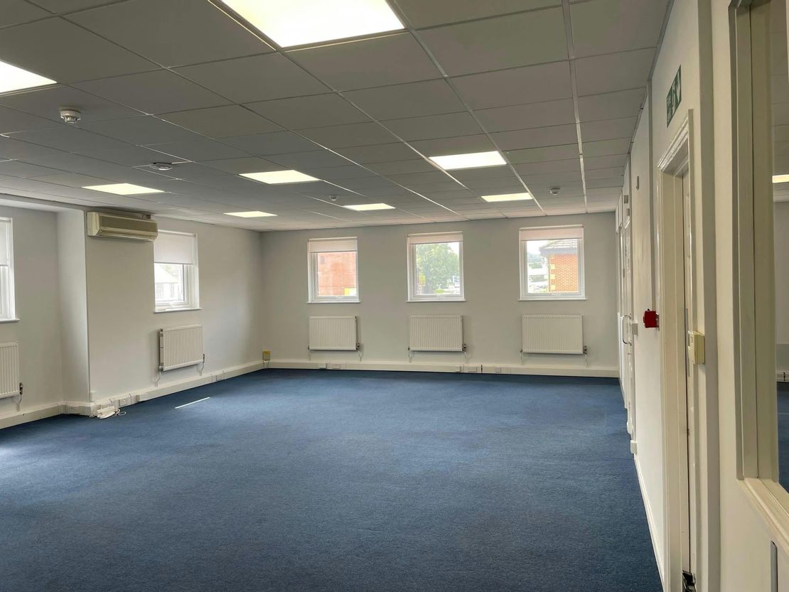 8 Tanners Yard, London Road, Bagshot, GU19 5HD