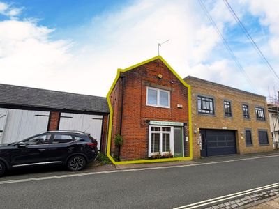 Property Image for 29 Manor Road, Colchester, CO3 3LX