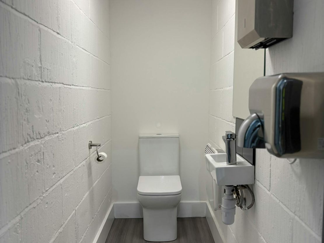 Unit 33, Phoenix Distribution Park, Phoenix Way, Hounslow, TW5 9NB