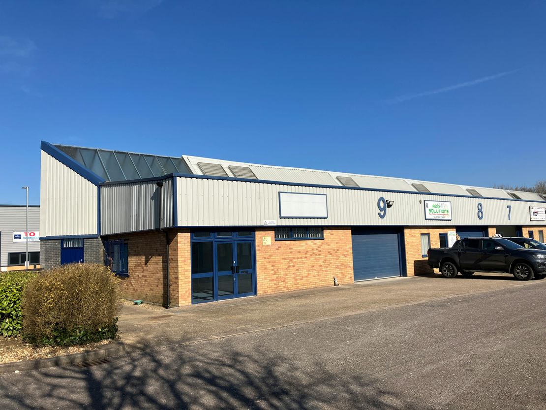 9 Heathfield, Stacey Bushes, Milton Keynes, MK12 6HP
