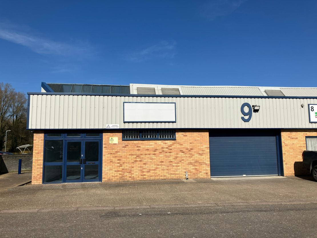 9 Heathfield, Stacey Bushes, Milton Keynes, MK12 6HP