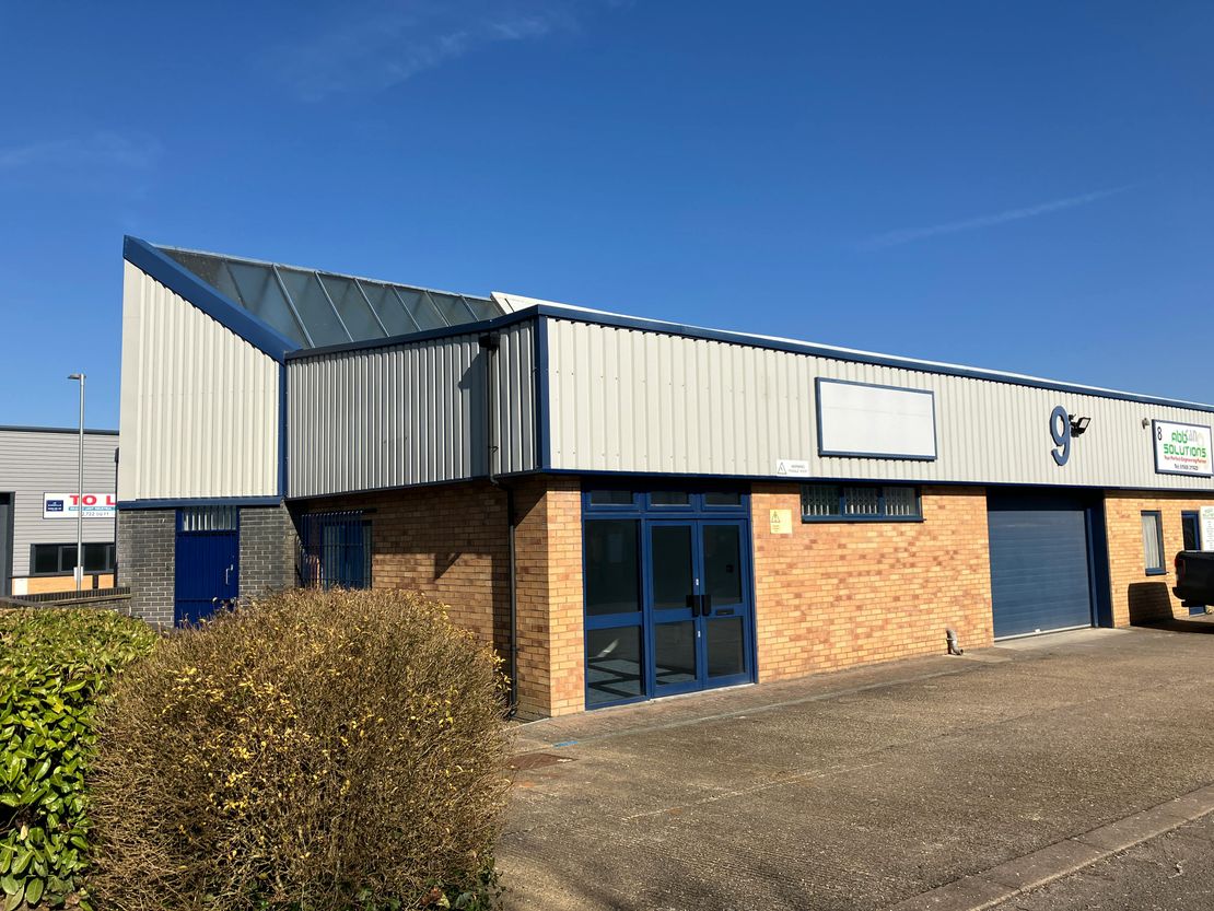 9 Heathfield, Stacey Bushes, Milton Keynes, MK12 6HP
