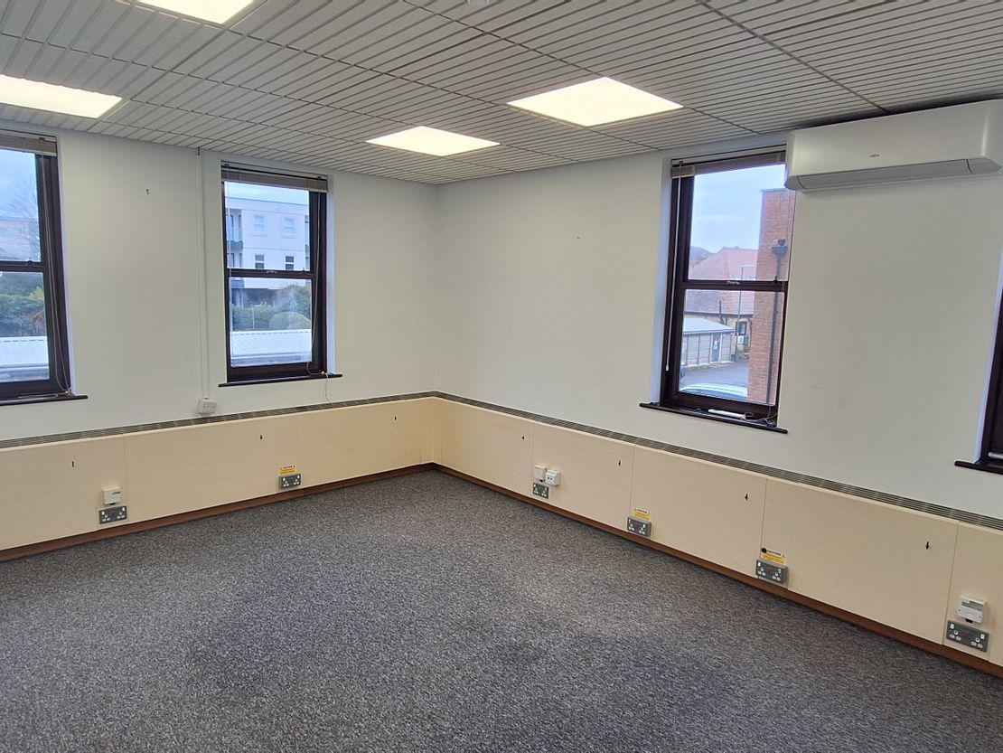 Hillreed House, 1st Floor Office Suite, 54 Queen Street Horsham, Horsham, West Sussex, RH13 5AD
