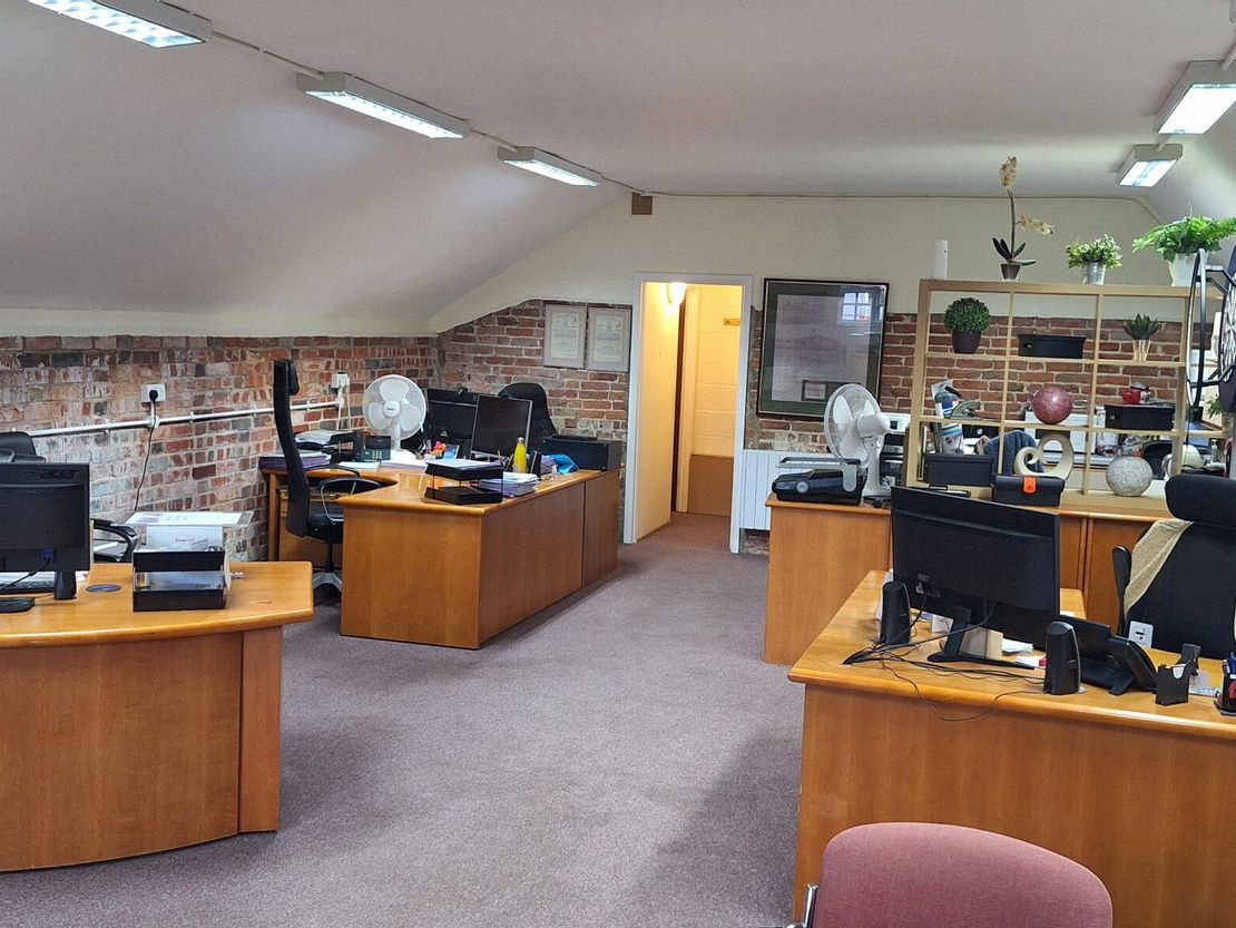 The Long Barn, Castle Lane, Floodgates Farm, West Grinstead, West Sussex, RH13 8LH