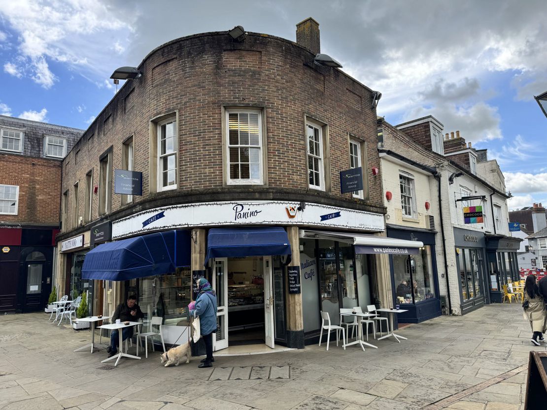 43- 44 Carfax, Horsham, West Sussex, RH12 1EQ