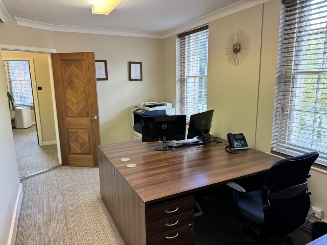 43- 44 Carfax, Horsham, West Sussex, RH12 1EQ