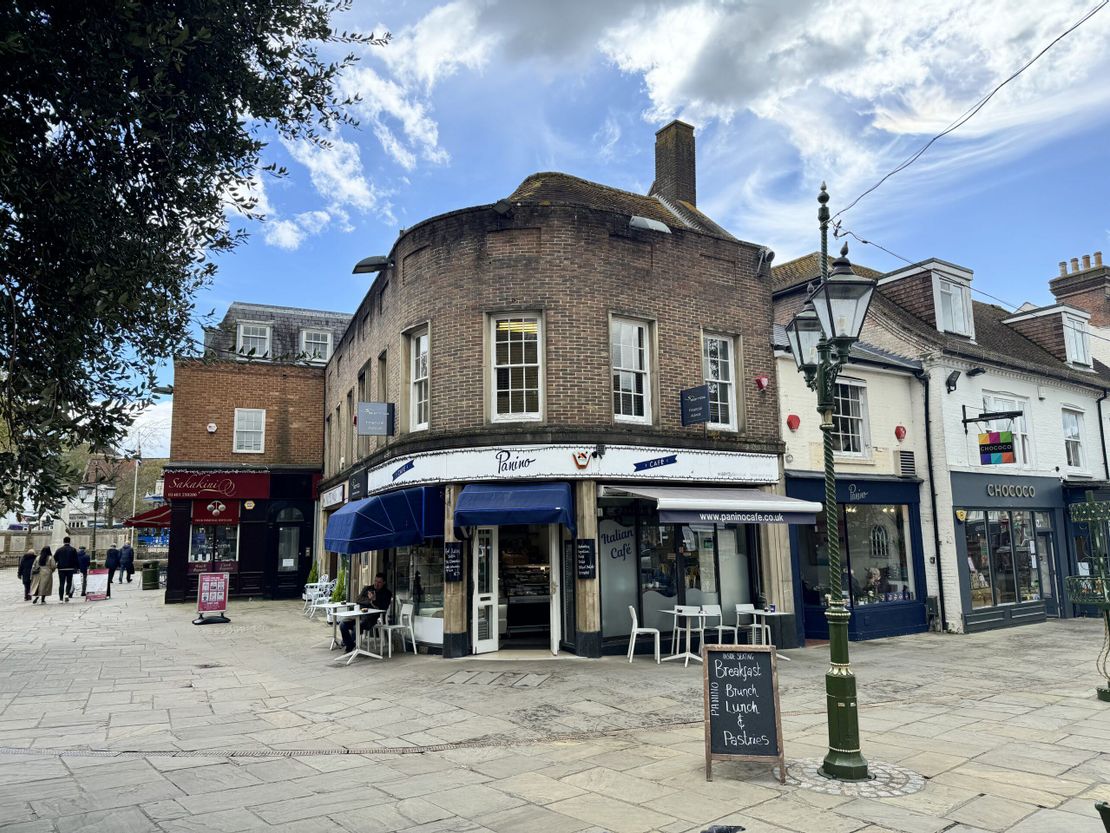 43- 44 Carfax, Horsham, West Sussex, RH12 1EQ