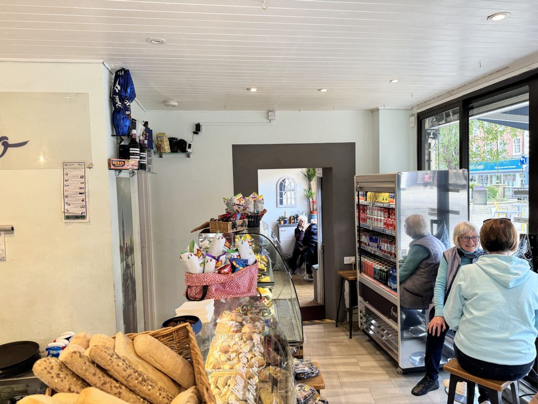 43- 44 Carfax, Horsham, West Sussex, RH12 1EQ