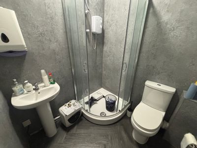 Property Image for First Floor, 442 Leeds Road, Wakefield, West Yorkshire, WF1 2JB
