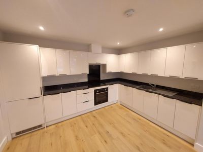 Property Image for Bridge House, 97-101 High Street, Tonbridge, Kent, TN9 1DR