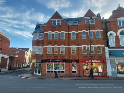 Property Image for Bridge House, 97-101 High Street, Tonbridge, Kent, TN9 1DR