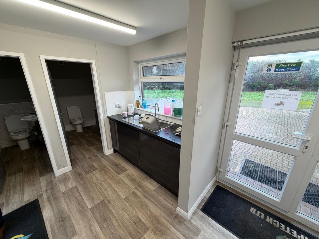 Yard / Depot, Scrooby Road, Bawtry, Doncaster, South Yorkshire, DN10 6BE