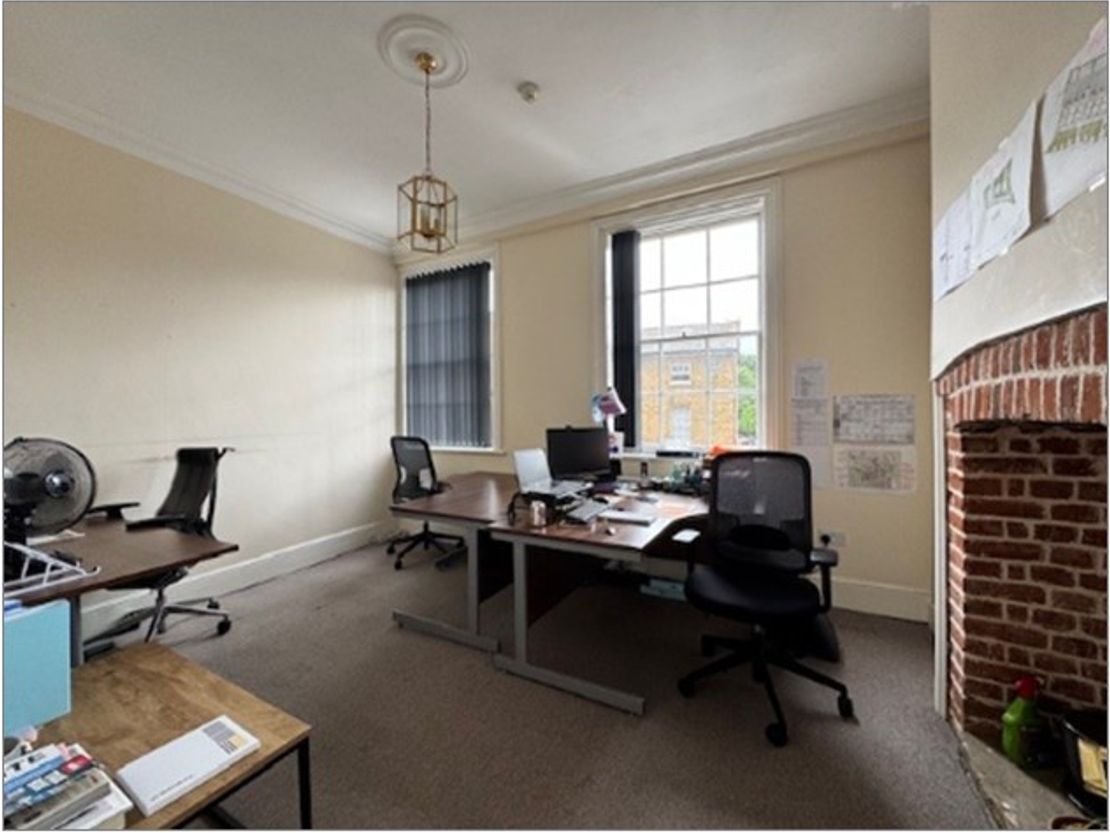 32 St Andrew St, Hertford SG14 1JA