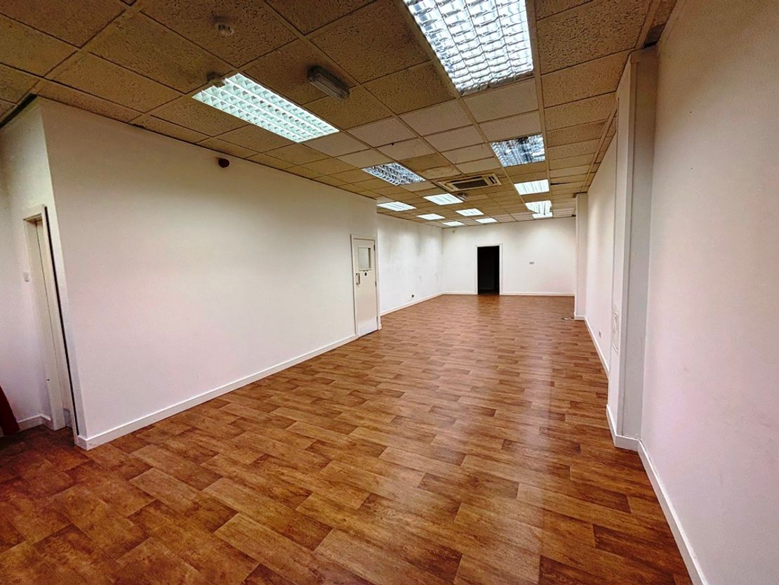 4 Mill Street Mall, Grosvenor Shopping Centre, Grosvenor Shopping Centre, Macclesfield, Cheshire, SK10 1DY