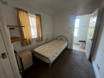 Property Image for 184 Caversham Road, Reading, Berkshire, RG1 8AZ
