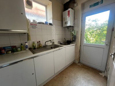 Property Image for 184 Caversham Road, Reading, Berkshire, RG1 8AZ