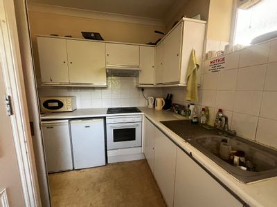 Property Image for 184 Caversham Road, Reading, Berkshire, RG1 8AZ