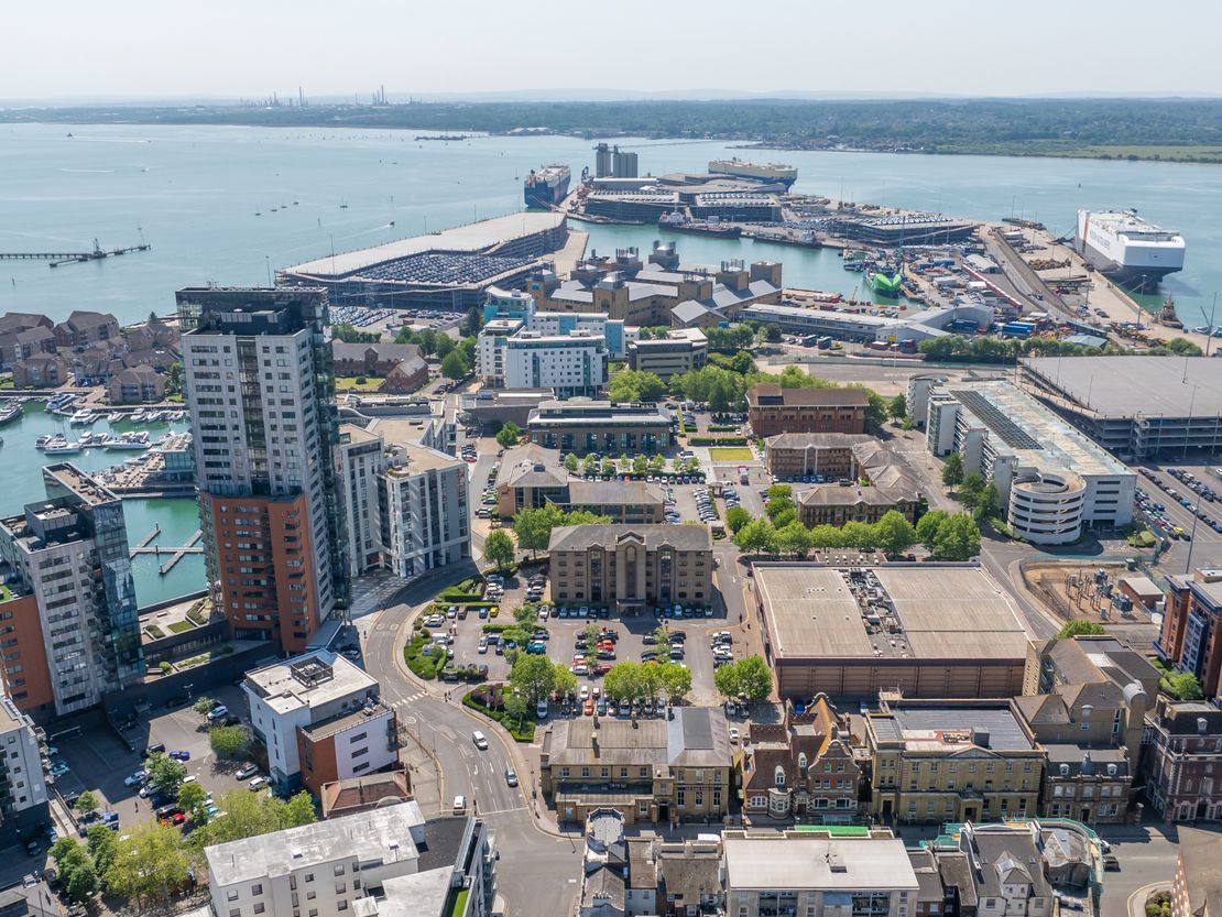 4 Ocean Way, Southampton, Hampshire, SO14 3TJ
