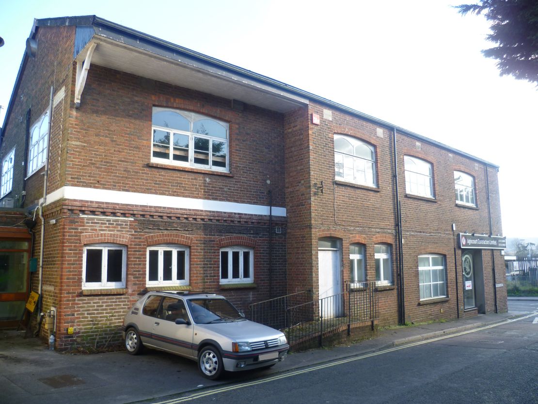 1 & 1A Penns Road, Petersfield, Hampshire, GU32 2EW