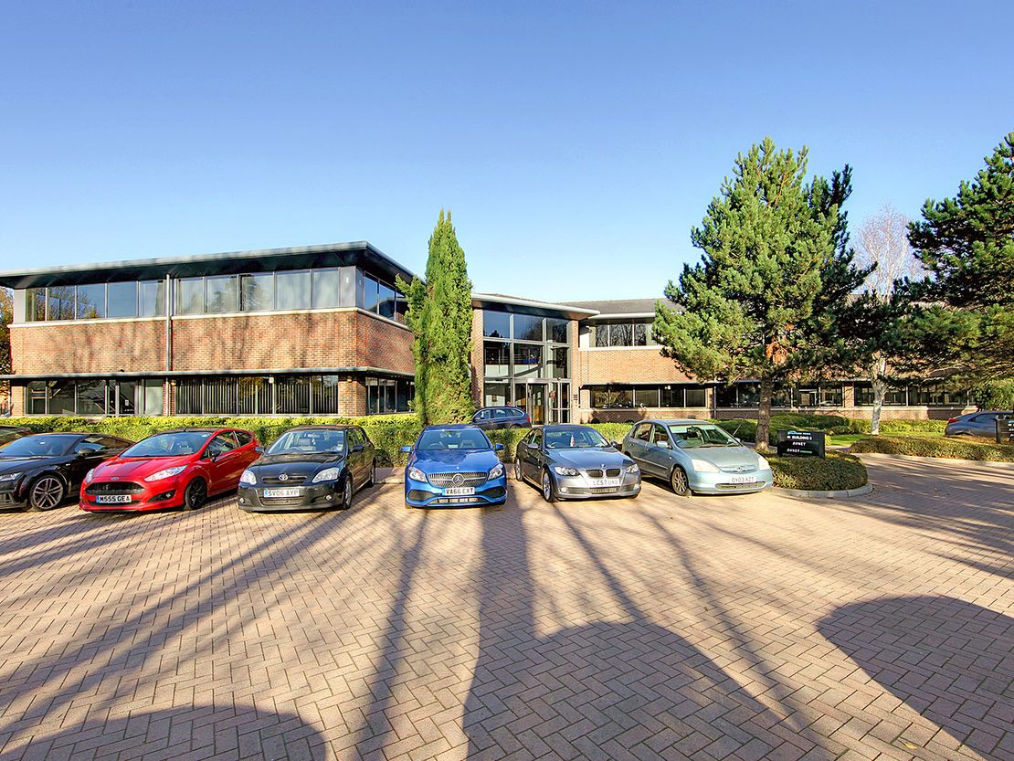 5 Waltham Park, White Waltham, Maidenhead, Berkshire, SL6 3TN