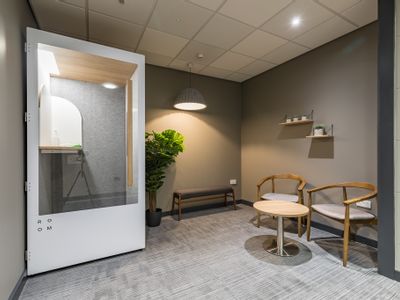 Property Image for Space Made Group Offices, Park House, Park Square West, Leeds, West Yorkshire, LS1 2PW
