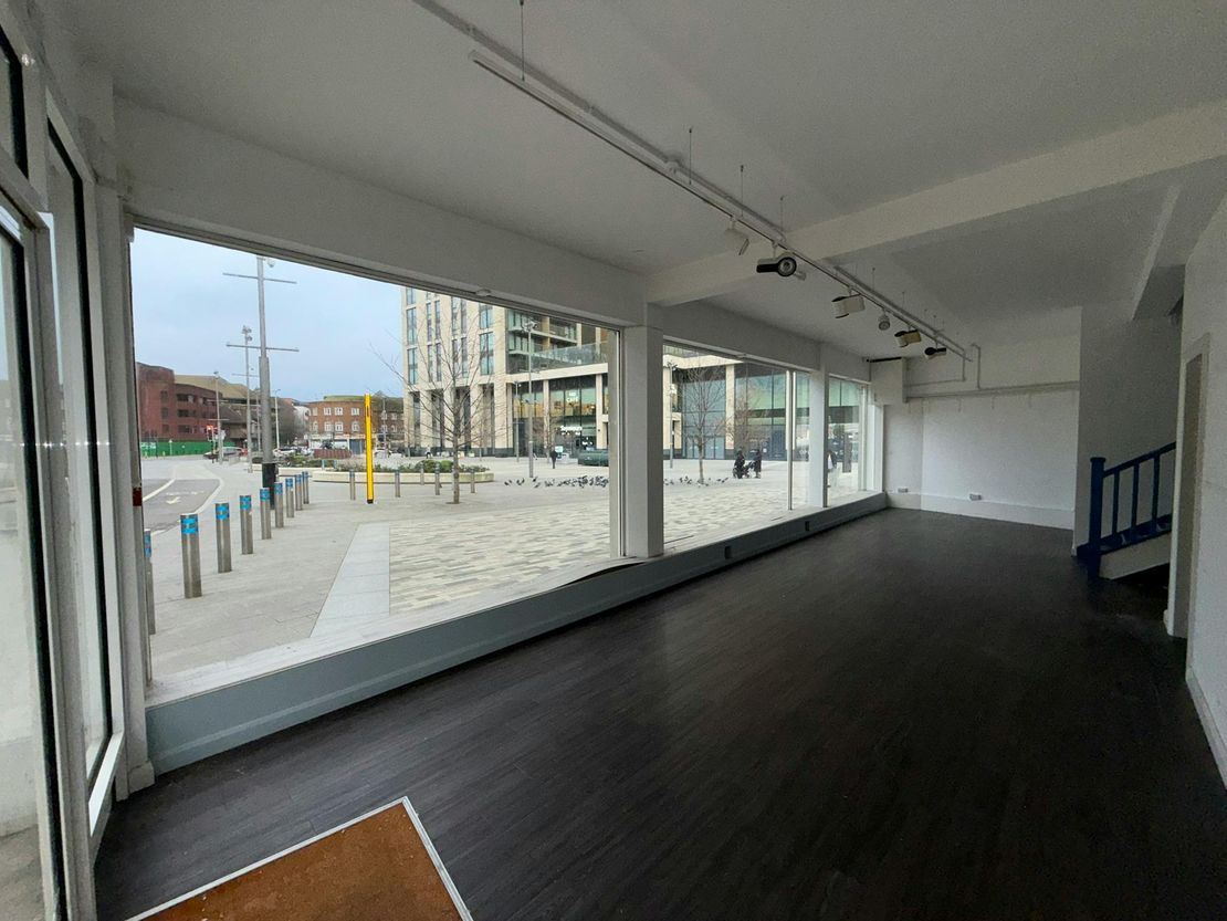 28 High Street, Woking, GU21 6BW