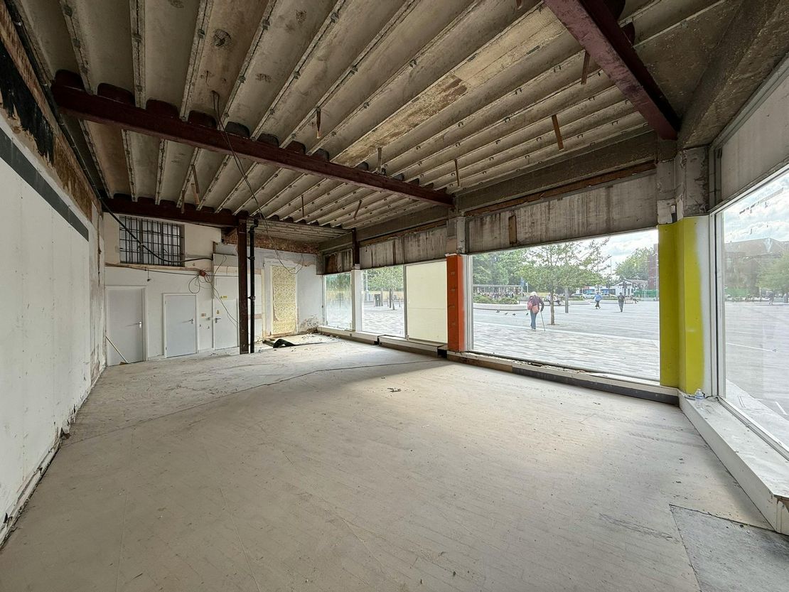 2 Commercial Way, Woking, GU21 6BW
