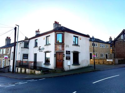 Property Image for 1 Westgate, Almondbury, Huddersfield, HD5 8XF