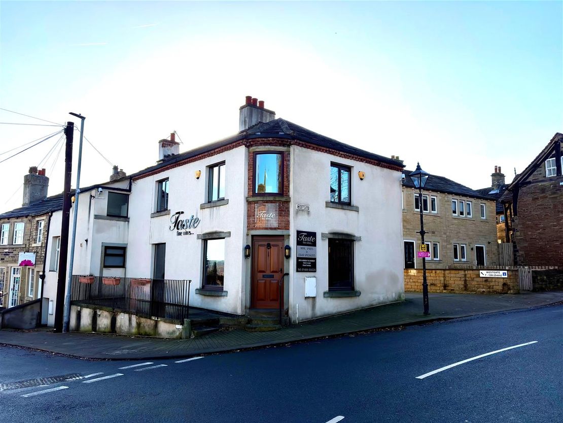 1 Westgate, Almondbury, Huddersfield, HD5 8XF