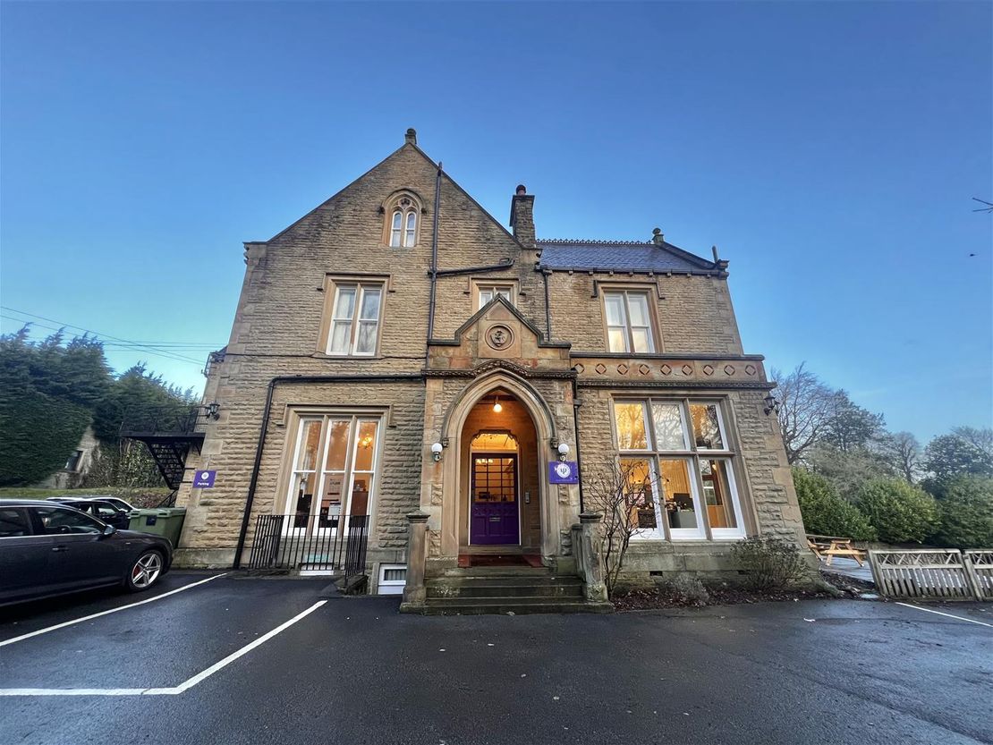 Cote Royd House, 7 Halifax Road, Edgerton