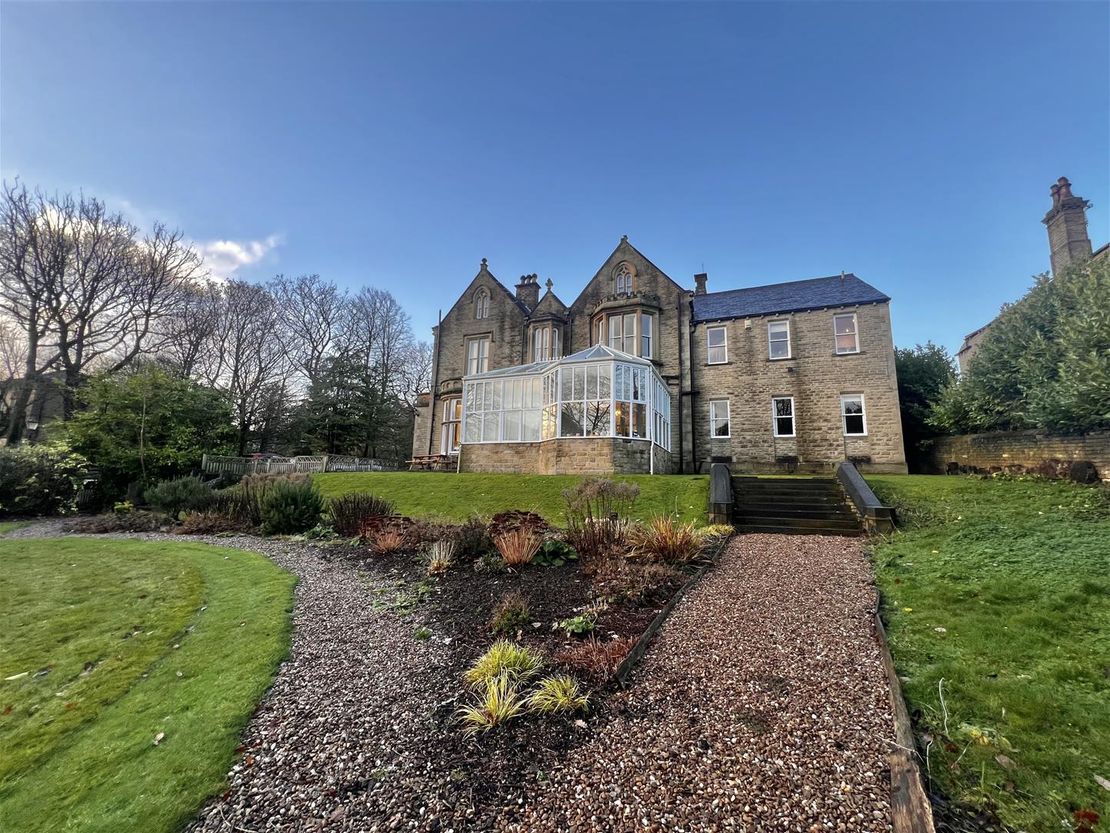 Cote Royd House, 7 Halifax Road, Edgerton