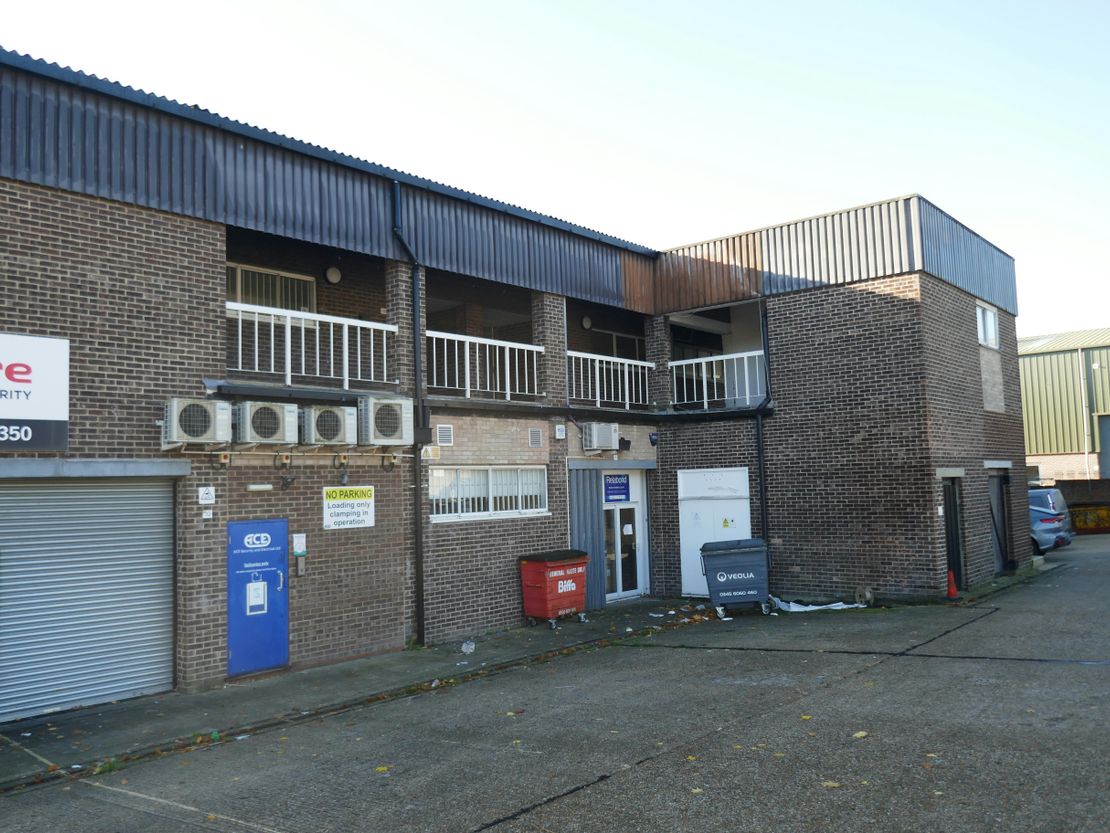 38 Oakwood Hill Industrial Estate, 38 Oakwood Hill, Loughton, IG10 3TZ