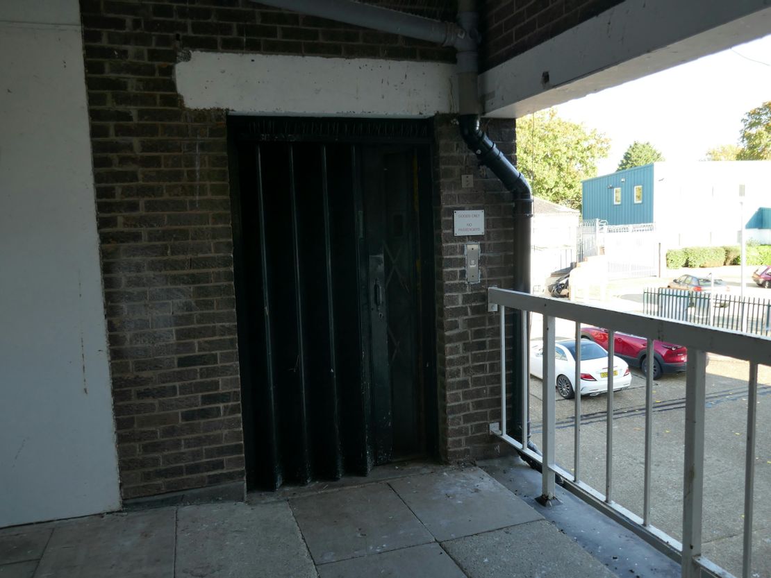 38 Oakwood Hill Industrial Estate, 38 Oakwood Hill, Loughton, IG10 3TZ