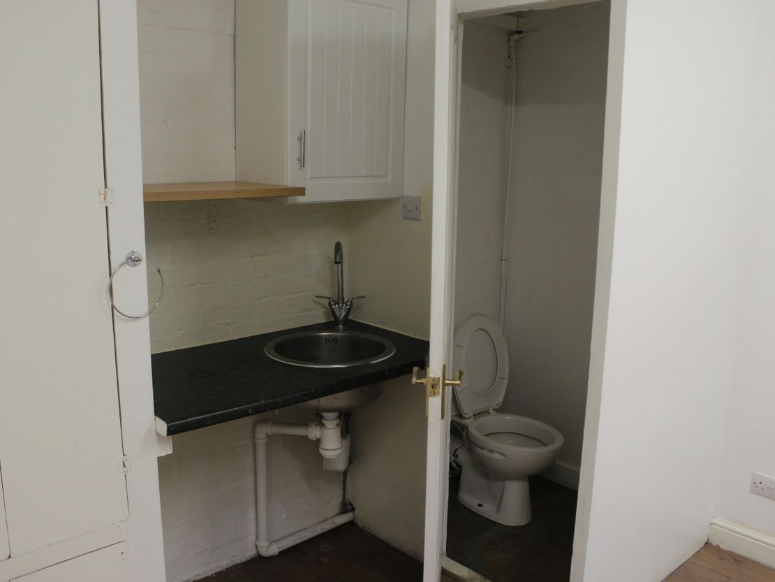 11 Oakwood Estate, South Road, Harlow, CM20 2BZ