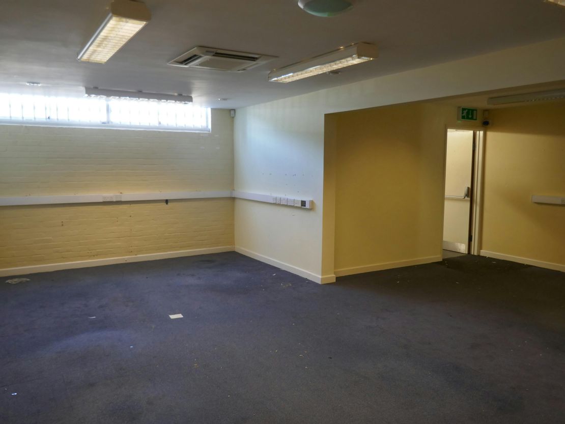 32-33 Oakwood Hill Industrial Estate, Oakwood Hill, Loughton, IG10 3TZ
