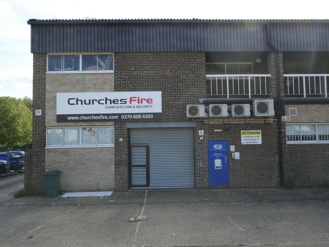 32-33 Oakwood Hill Industrial Estate, Oakwood Hill, Loughton, IG10 3TZ