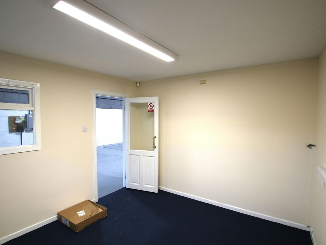 Unit 2 Forest Close, Ebblake Industrial Estate, Verwood, BH31 6DE