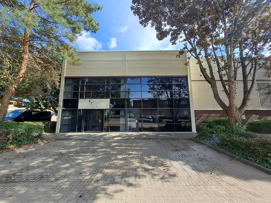 Unit 4A & 4B Avant Business Centre, First Avenue, Bletchley, South East, MK1 1DR
