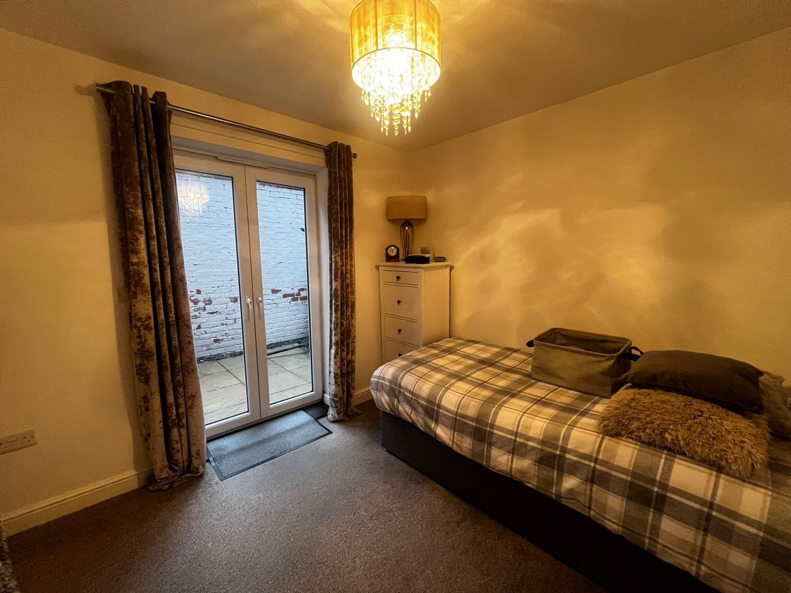 385 Chatsworth Road, Chesterfield, Derbyshire, S40 2DH