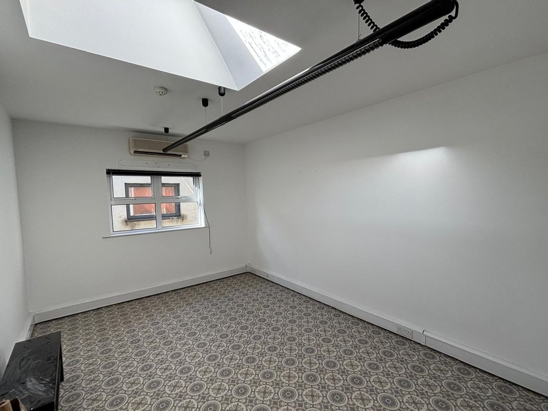 136 Lisburn Road, Belfast, Antrim, BT9 6AJ