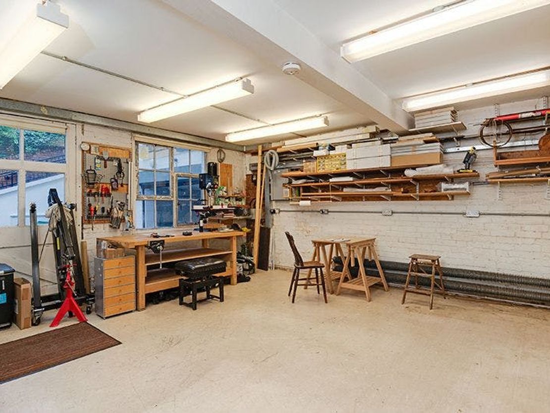 Unit 2, 4 Park End, Hampstead Heath, NW3 2SE