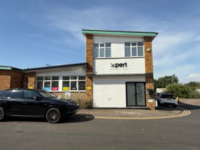 Property Image for 17 Station Close (First Floor), Potters Bar, Hertfordshire, EN6 1TL