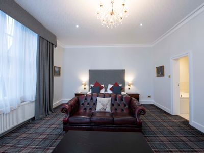 Property Image for Royal George Hotel, Tay Street, Perth, Perth And Kinross, PH1 5LD
