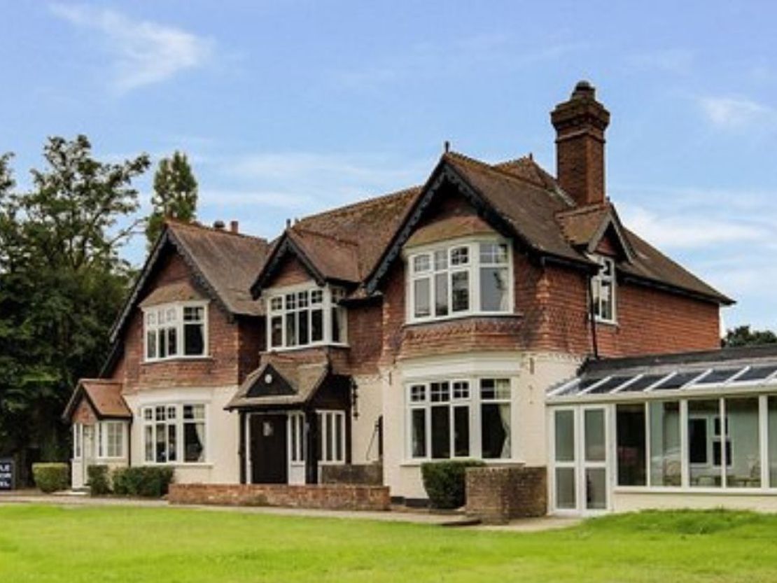 Charlwood Rd, Lowfield Heath, Crawley RH11 0QA