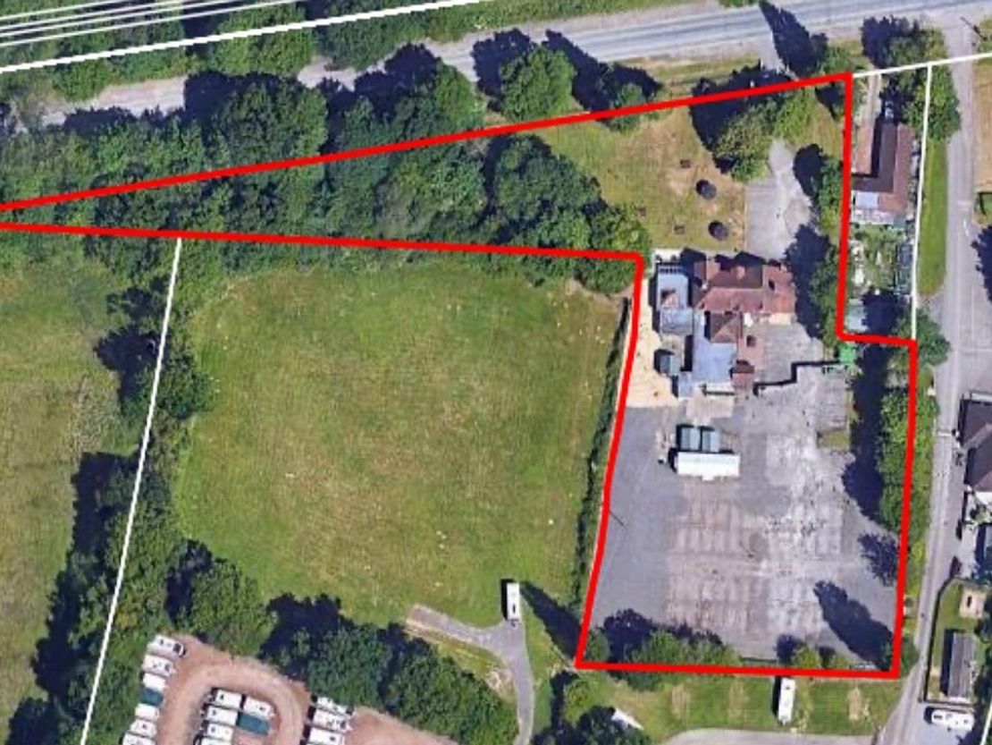 Charlwood Rd, Lowfield Heath, Crawley RH11 0QA