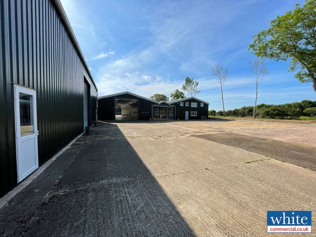Chipping Warden Barns, Appletree Road, Chipping Warden, OX17 1LH